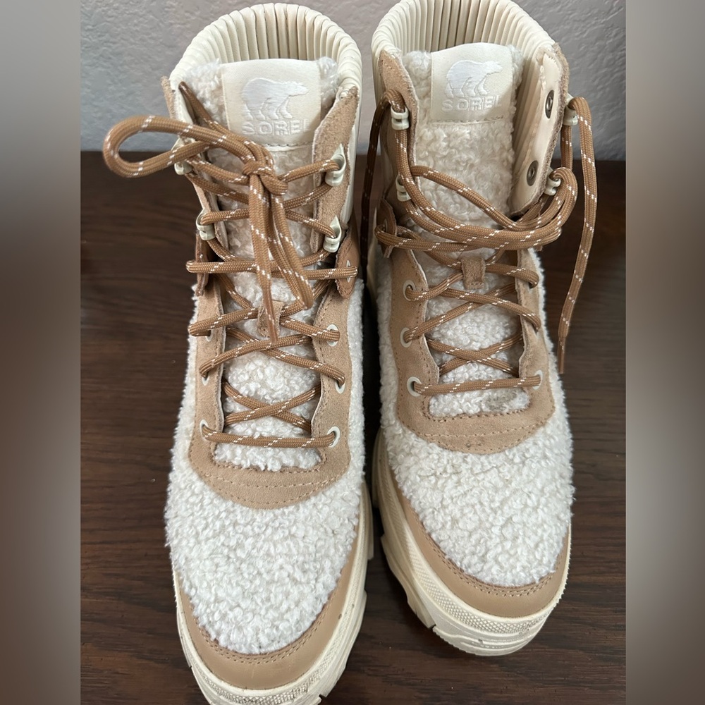 Sorel Women's Brex Cream & Tan Sherpa Lace-Up Boots, Size 9
